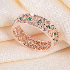 BRAND NEW ** Elegant Rose Gold and Green Gemstone Women's Ring
